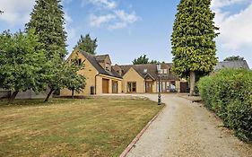 Beautiful 4-5 Bedroom Village House With Rural Views